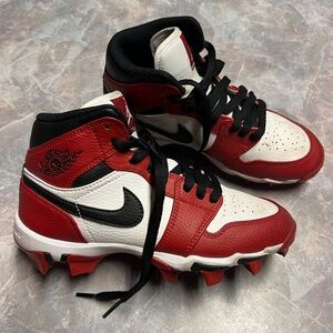 Size 3.5 youth Jordan cleats.